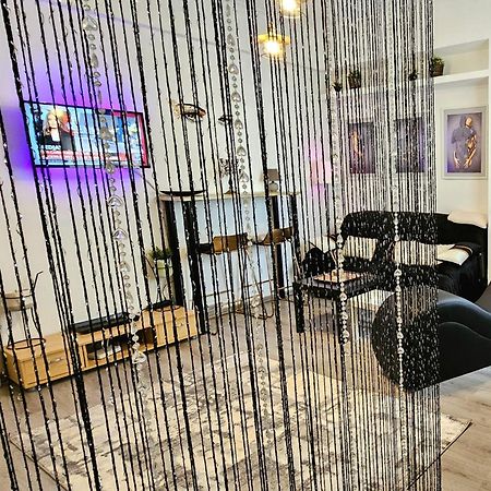 Tantra Studio 1 Conta Universitate Βουκουρέστι Εξωτερικό φωτογραφία